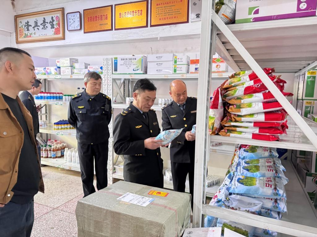 区农业综合行政执法局： 深入开展农资打假暨“湘剑”护农执法行动