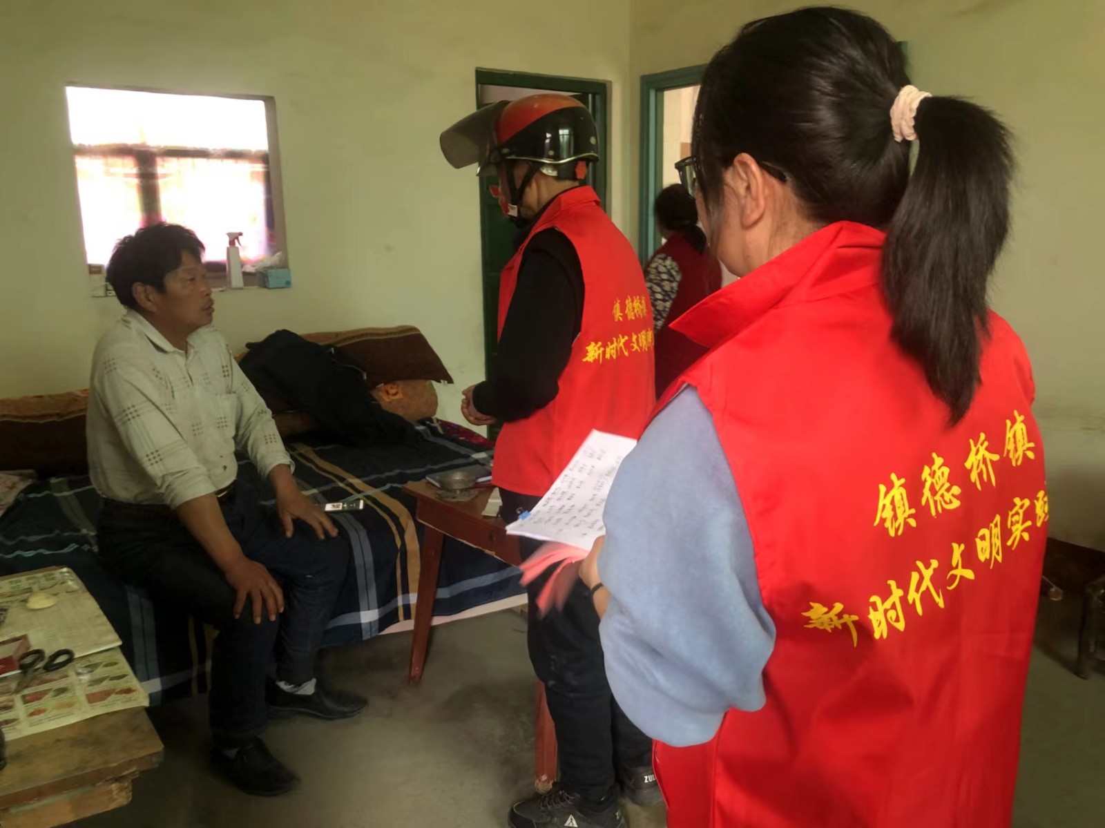 镇德桥镇：移风易俗除陋习 平安祭扫过清明