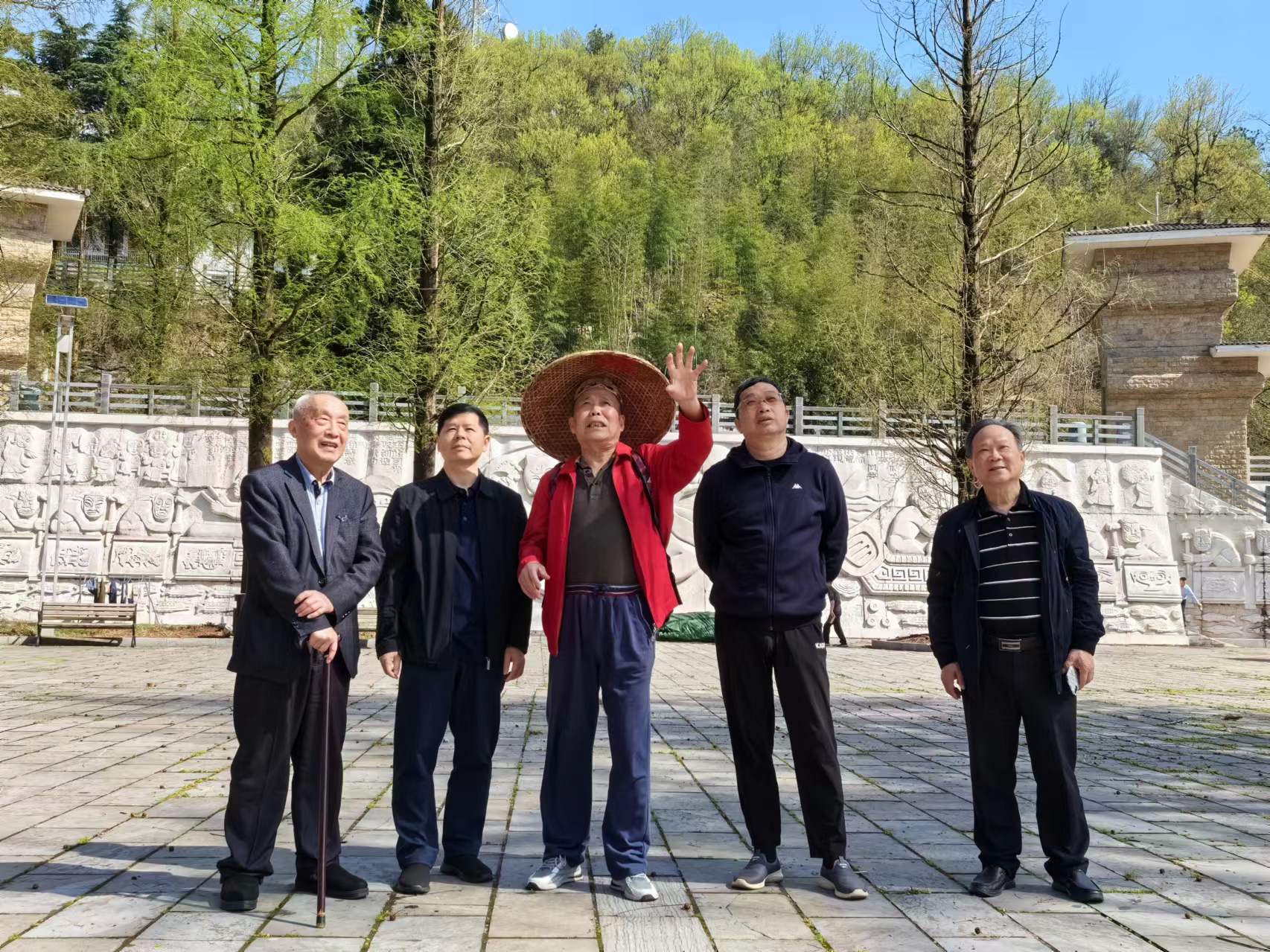 区委党史研究室赴太阳山调研