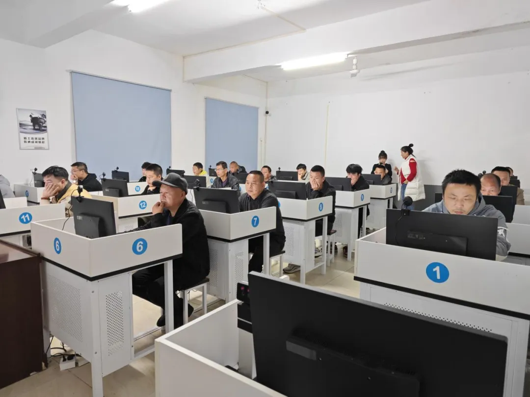 鼎城区：举办叉车技能培训 拓宽群众就业门路