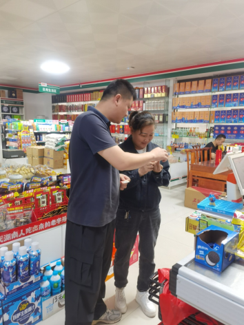 牛鼻滩镇开展纪委书记“亮名片、进农家”活动