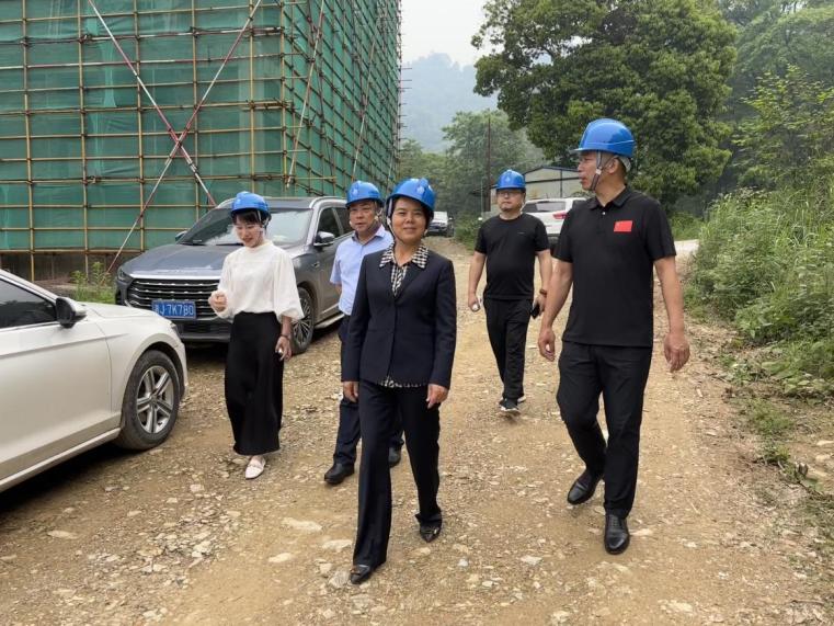 余习琼调研花岩溪管理处吉祥山风景区项目建设