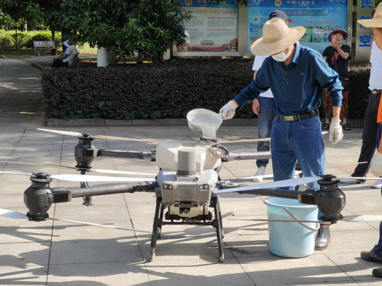 鼎城：无人机喷洒防虫 打响夏季护绿保卫战