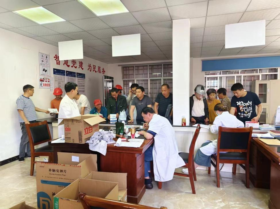 草坪镇：关爱精神疾病患者 免费送药暖人心