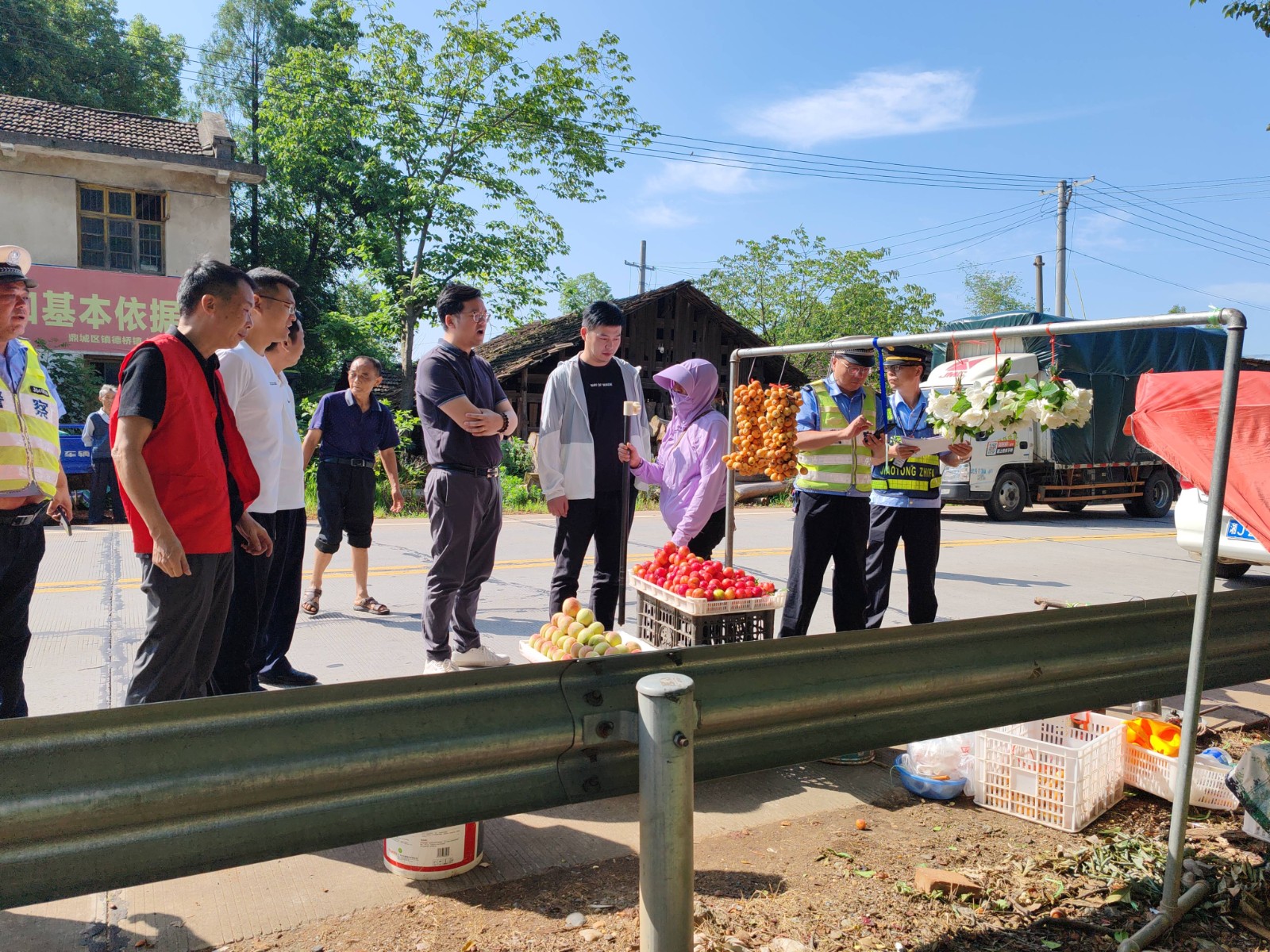 镇德桥镇：取缔占道临摊 保障道路通畅
