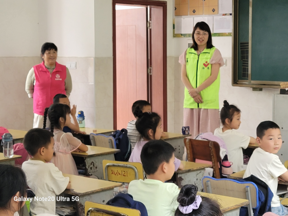 双桥坪镇：深入推进“利剑护蕾·雷霆行动”防性侵安全教育宣讲进校园