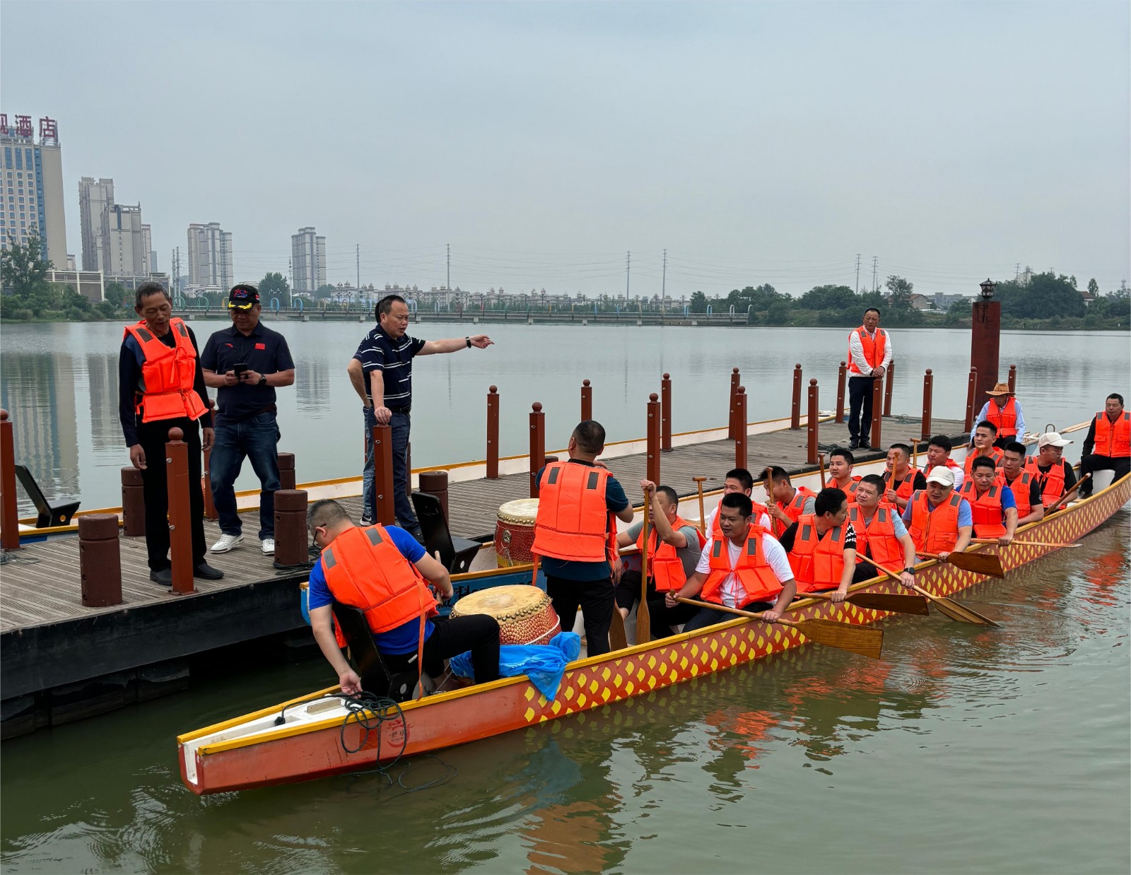 玉霞街道：众浆划舟战鼓擂 乘风破浪会有时