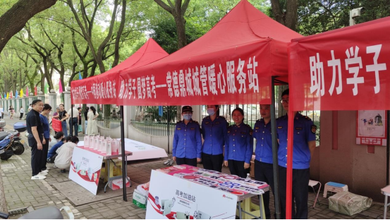 鼎城城管： 设立暖心服务站 为高考学子护航