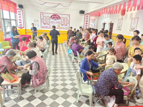 文化中国行丨红云街道：联合开展“粽情端午，欢聚一堂” 老年人包粽子活动