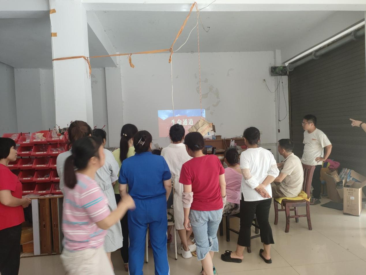 石公桥镇：开展安全生产月宣传活动