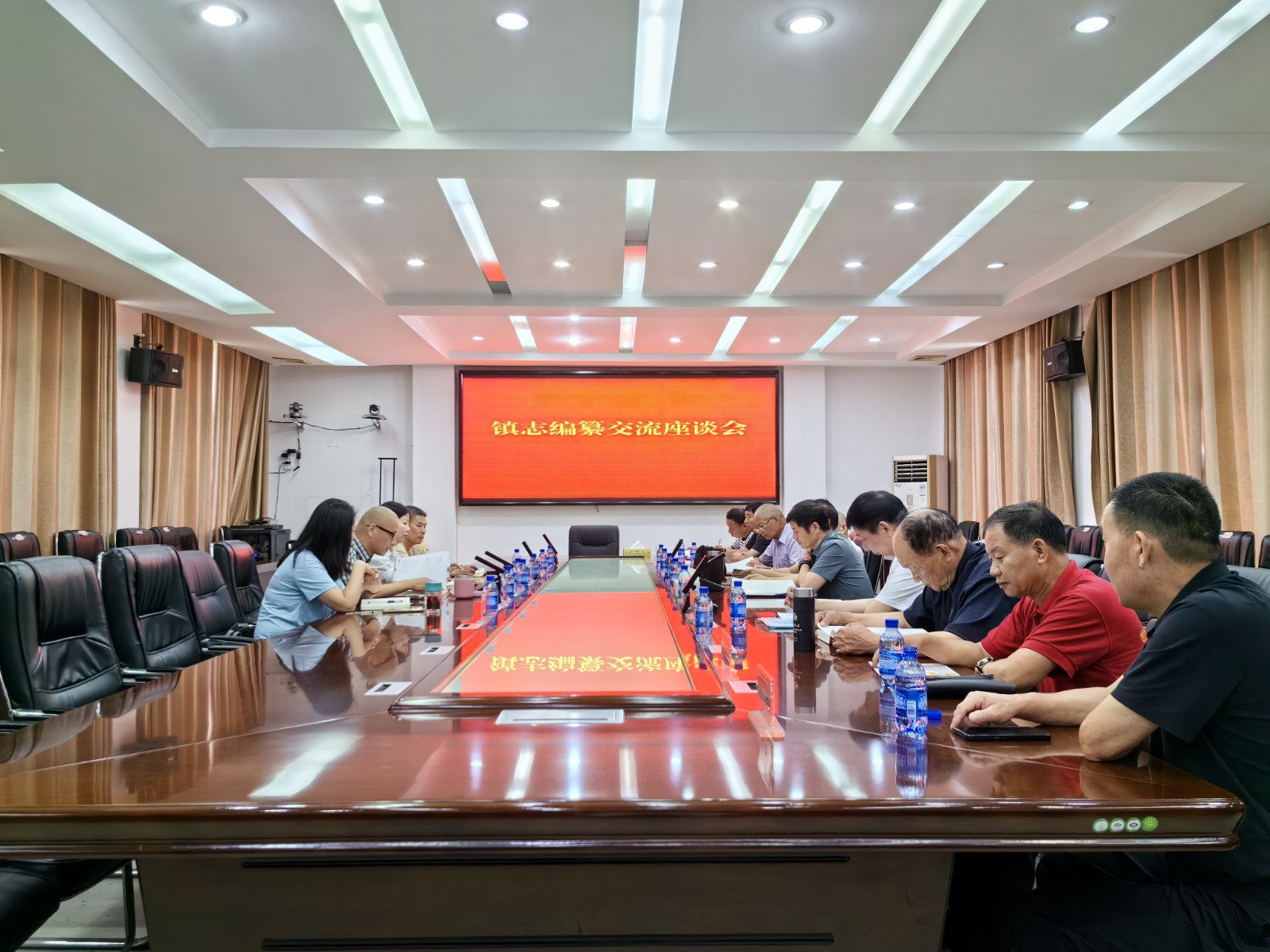 区地方志编纂室赴津市交流镇志编纂工作