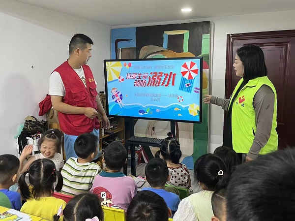 斗姆湖街道：儿童防溺水安全讲座 筑牢暑期安全防线
