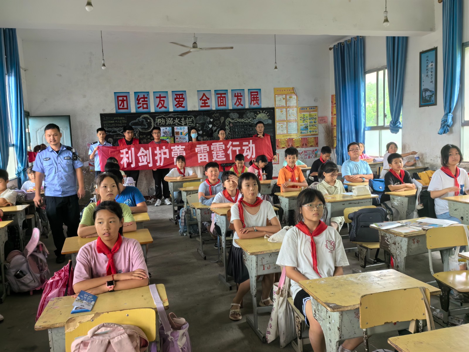 蒿子港镇：“利剑护蕾•雷霆行动”，校园宣讲深入人心