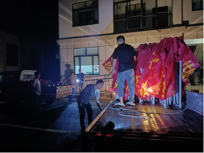 牛鼻滩镇:政协委员向防汛一线捐赠物资