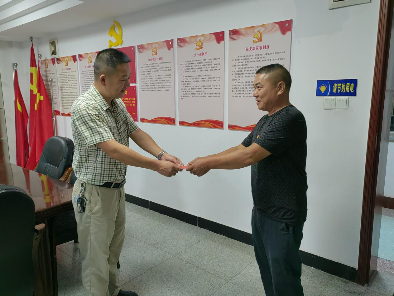 江南中学：情系老党员 关怀暖人心