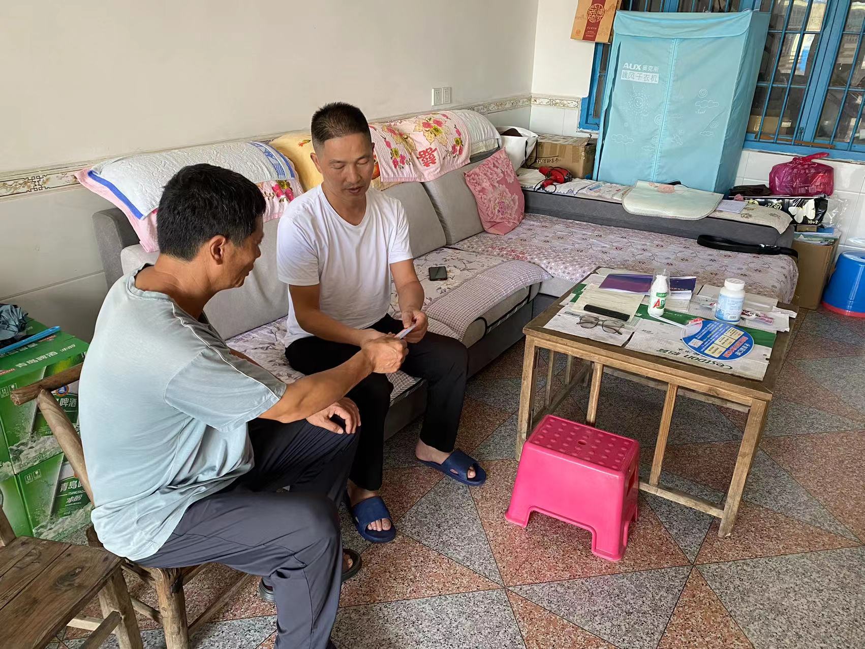 中河口镇：纪委书记亮名片 服务群众解民优