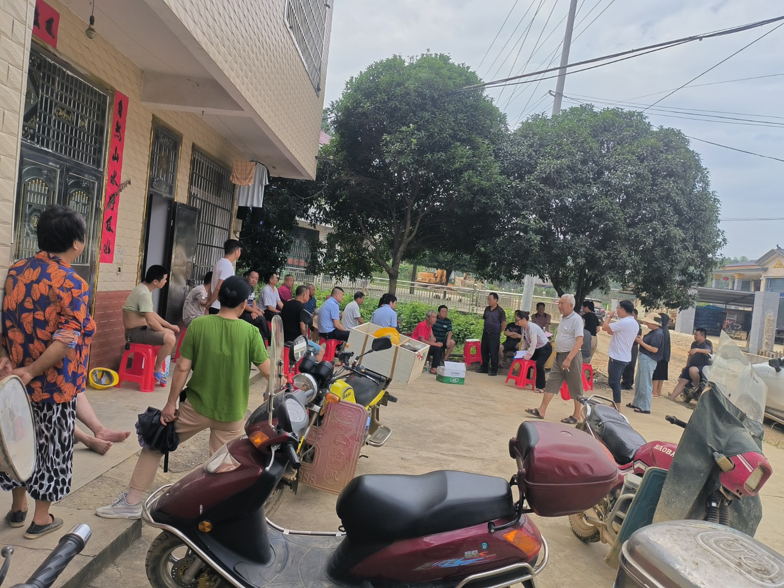 花岩溪镇：屋场会上话精神 宣讲课堂进基层