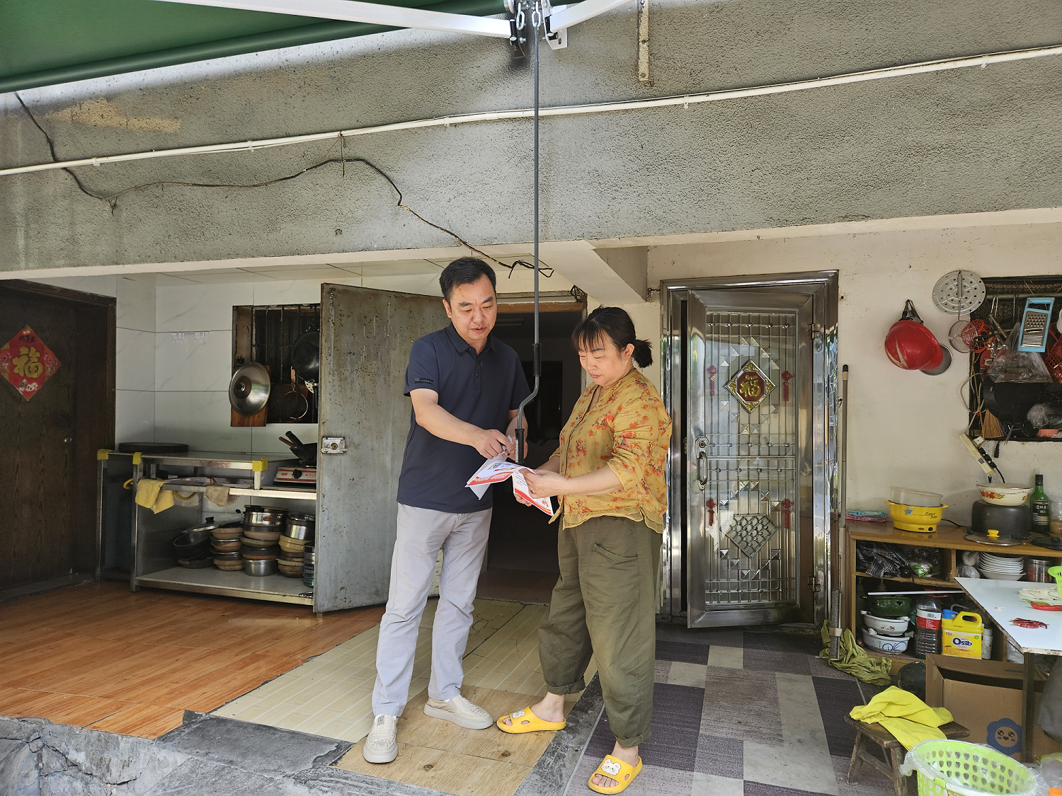 区司法局开展夏季安全宣传活动