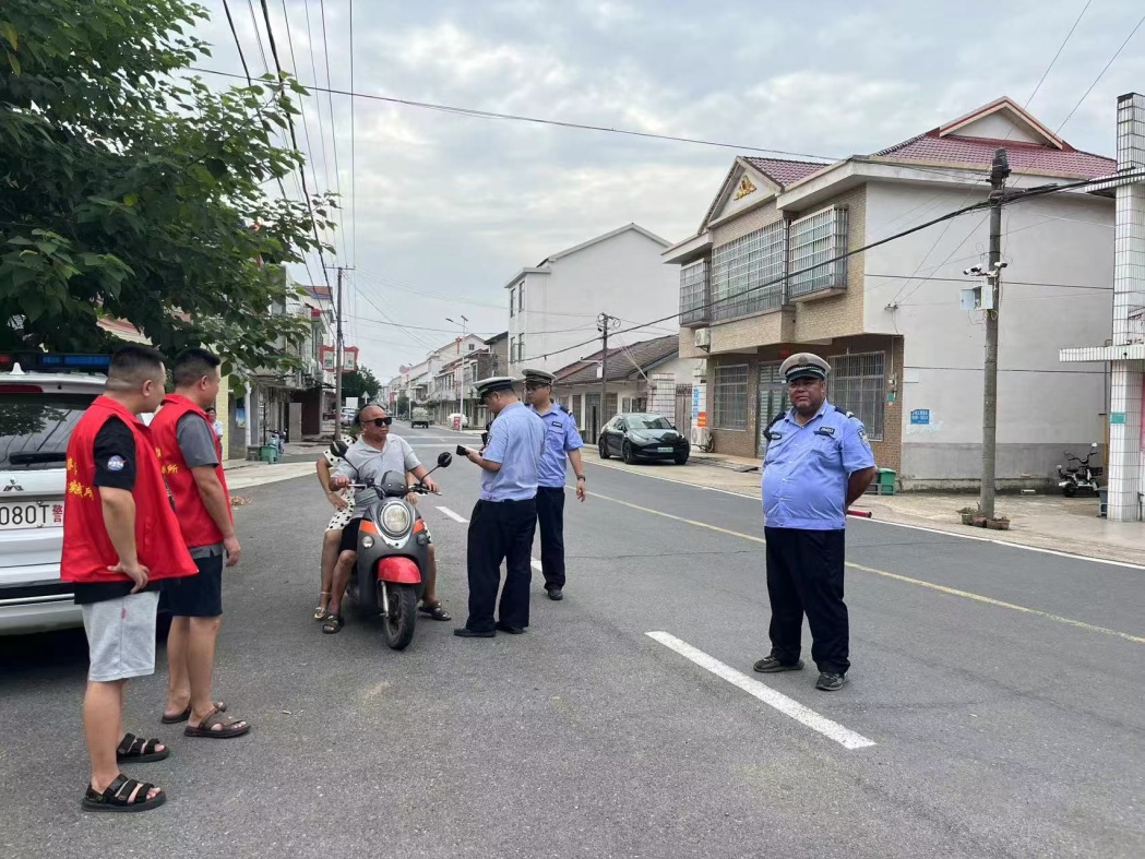 镇德桥镇： “两车”整治不松懈   共创安全出行环境