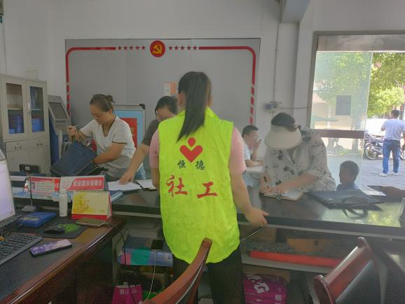 服务群众零距离  下乡评残暖民心
