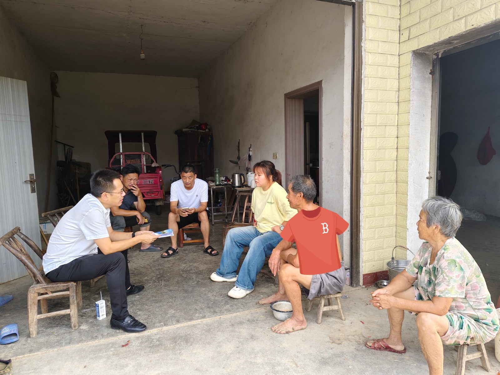 韩公渡镇：关怀叙真情 慰问暖人心