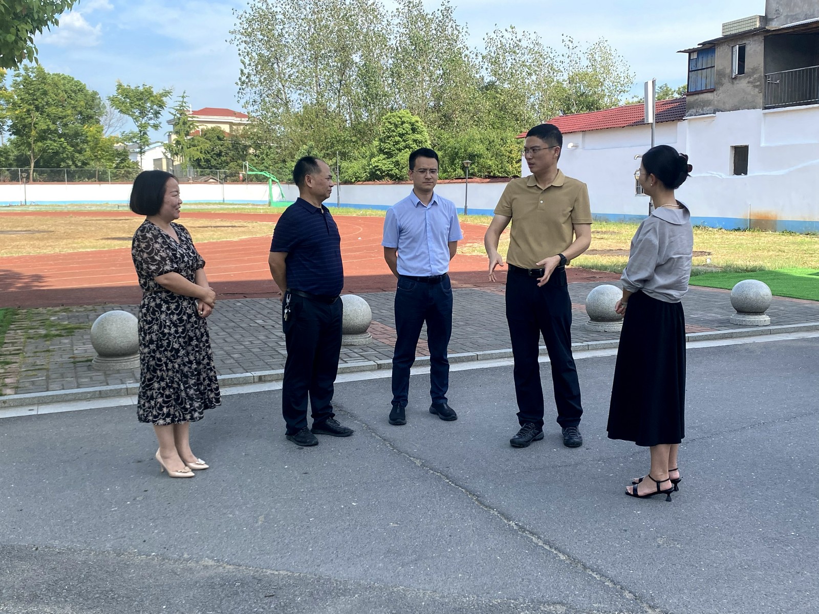 斗姆湖中学：区领导调研学校开学工作