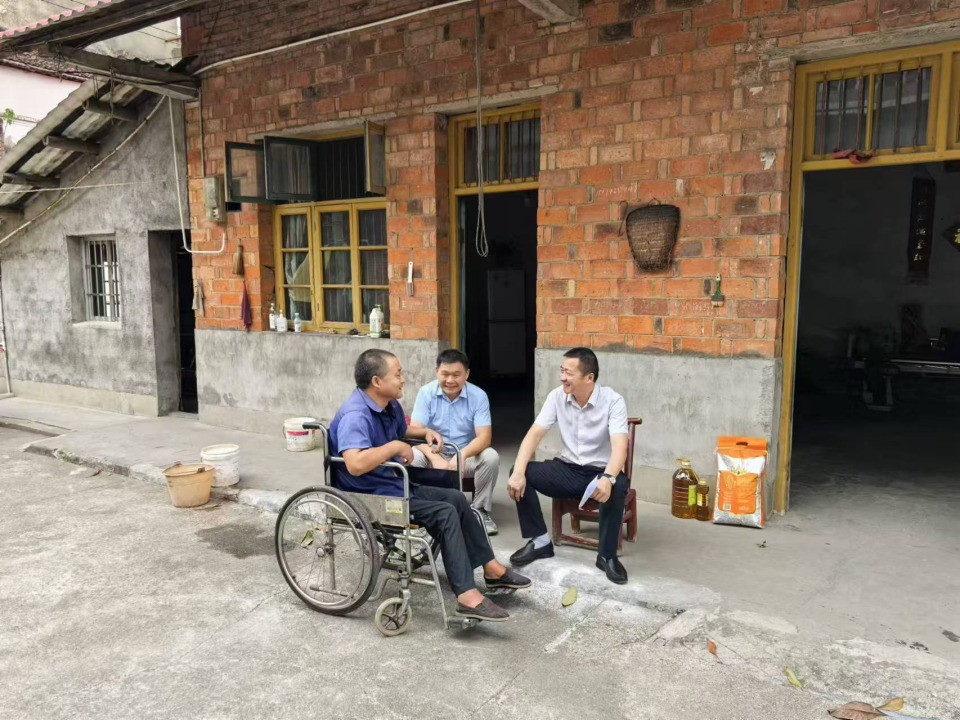 红云街道：走访慰问脱贫户 送上关怀与援助