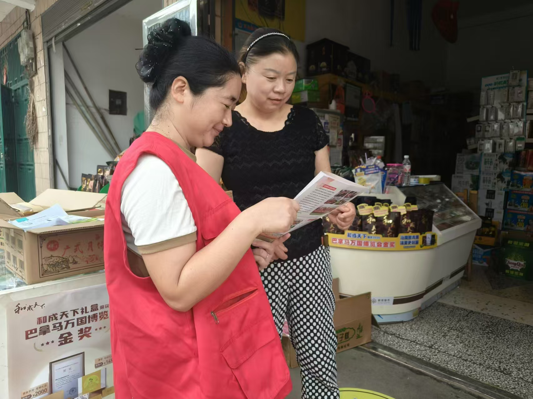 周家店镇：开展“公益集市，温暖民心”——民生服务宣传活动