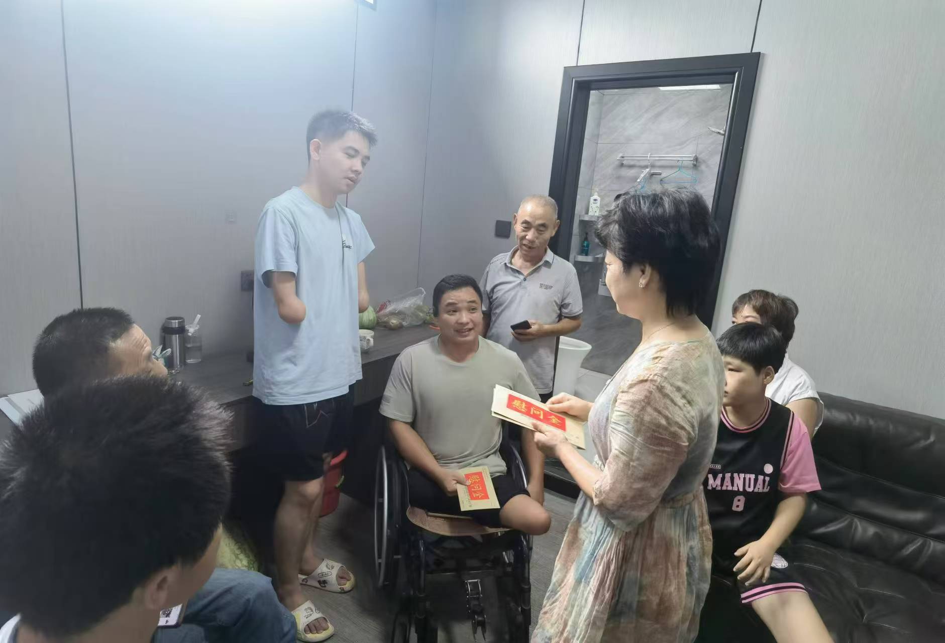 鼎城区残联看望慰问残疾人运动员