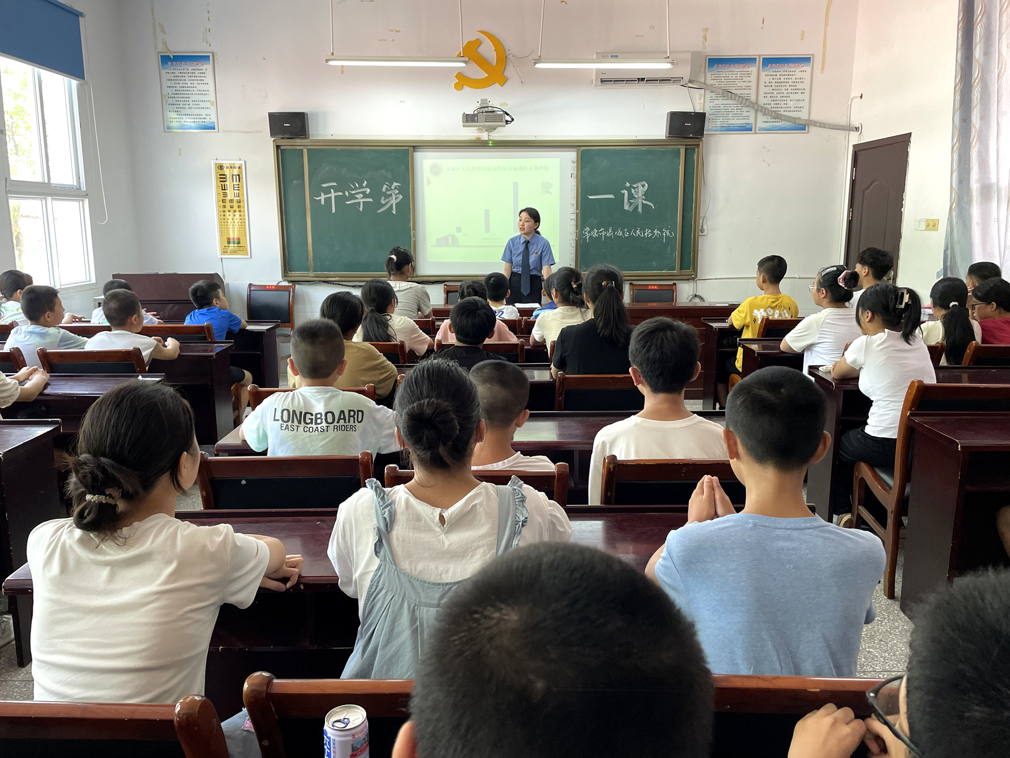 港二口中学：检察院进校园开展性教育宣讲活动