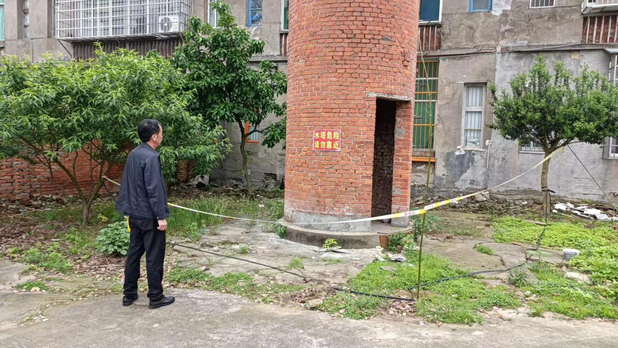 石公桥镇：拆塔除患  服务为民