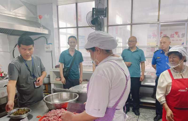 石板滩镇纪委靠前监督 筑牢校园安全防线
