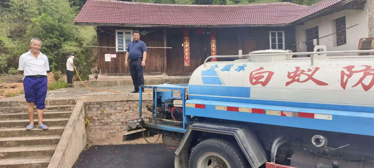 周家店镇： 防治白蚁护家园