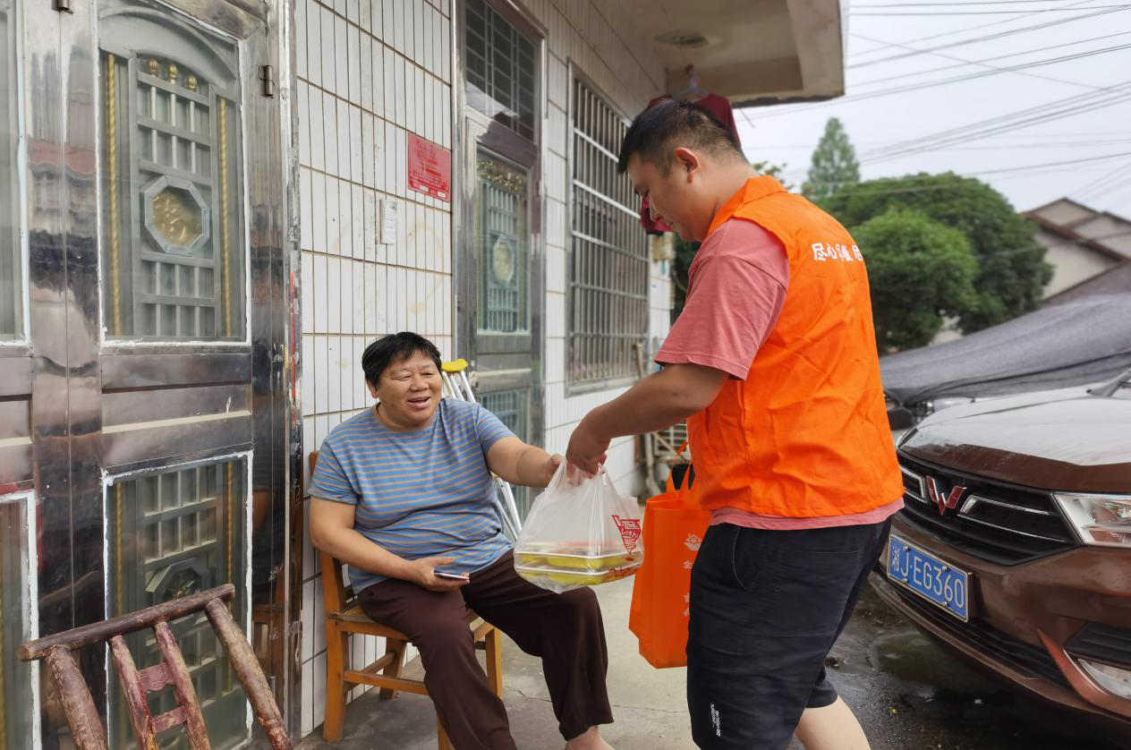 鼎城区：暖心饭菜送上门 助餐服务“零距离”