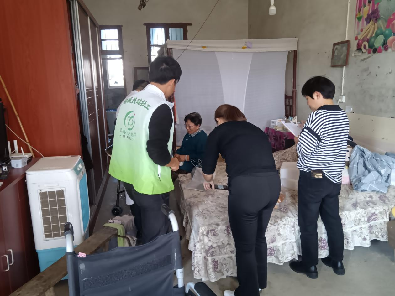 韩公渡镇：上门办理残疾证 爱心入户暖人心
