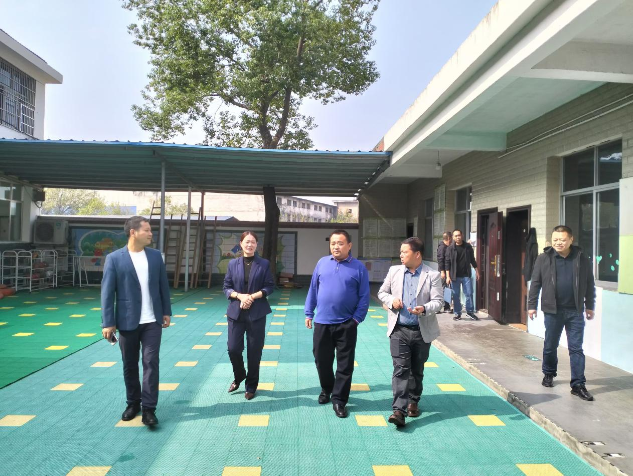 草坪镇：联合检查促提升 校园安全共守护
