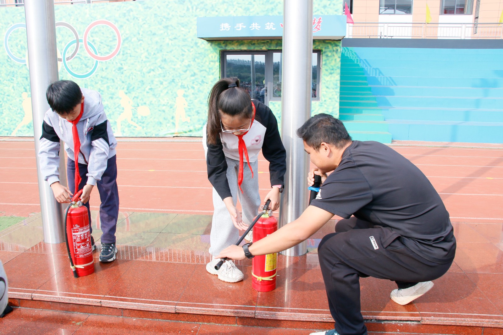 鼎城区永安小学：消防知识记心间，实战演练保平安