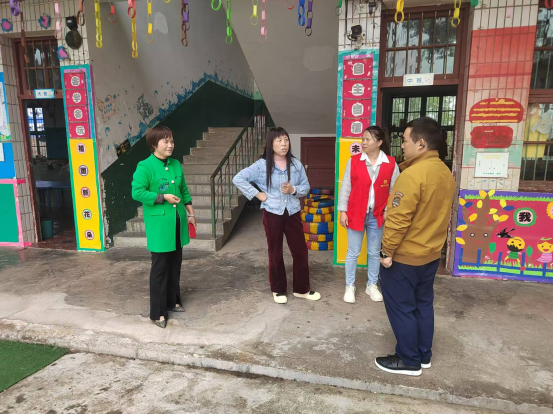 双桥坪镇：开展校园安全大检查 撑起校园安全“平安伞”
