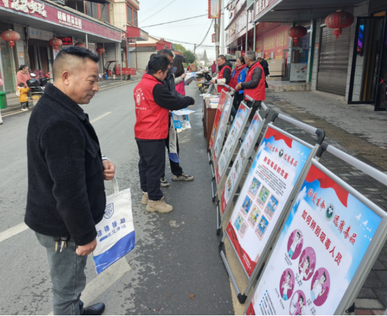 牛鼻滩镇：法治宣讲进社区，法律知识入民心