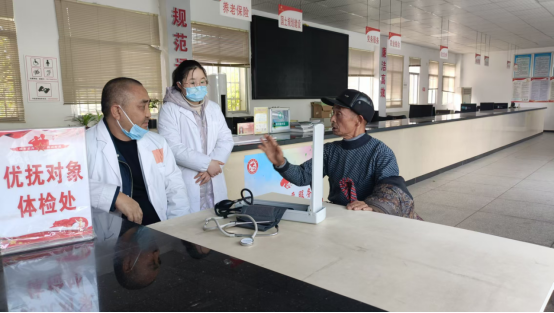 双桥坪镇：爱在初冬 情暖老兵