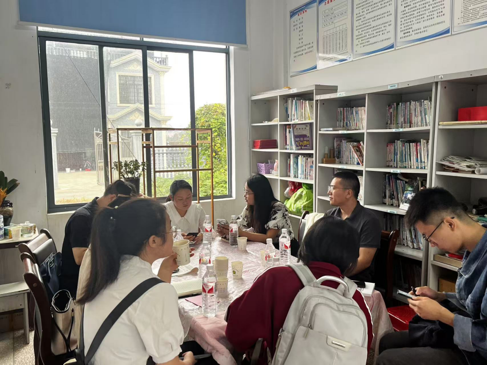 汇聚青春力量 点亮乡村振兴之路 ——常德市选调生乡村产业帮扶实践团赴十美堂镇兴镇社区开展产业帮扶活动