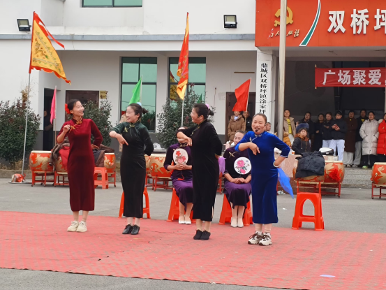 双桥坪镇：广场舞与鼓舞为乡村振兴注入文化活力