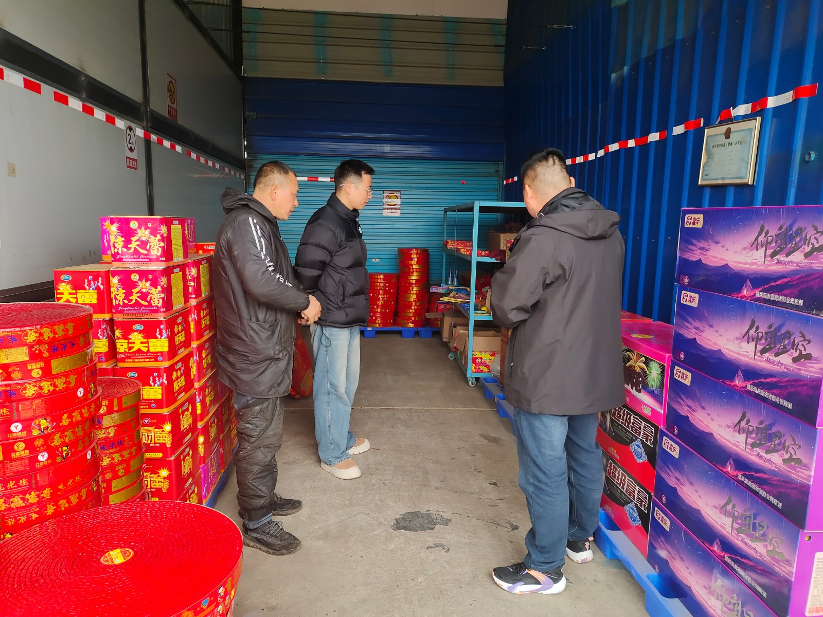 草坪镇：开展烟花爆竹领域“打非治违”专项行动