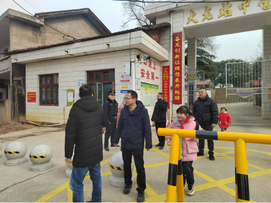 双桥坪镇：开展校园消防安全检查 筑牢校园安全“防火墙”