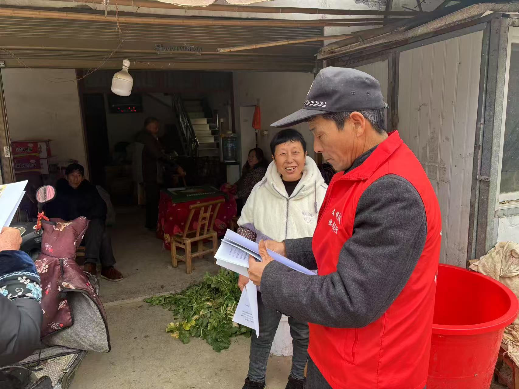 牛鼻滩镇：敲门轻叩安全弦 冬日奏响和谐篇