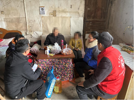 牛鼻滩镇：关爱留守儿童 冬季暖心在行动