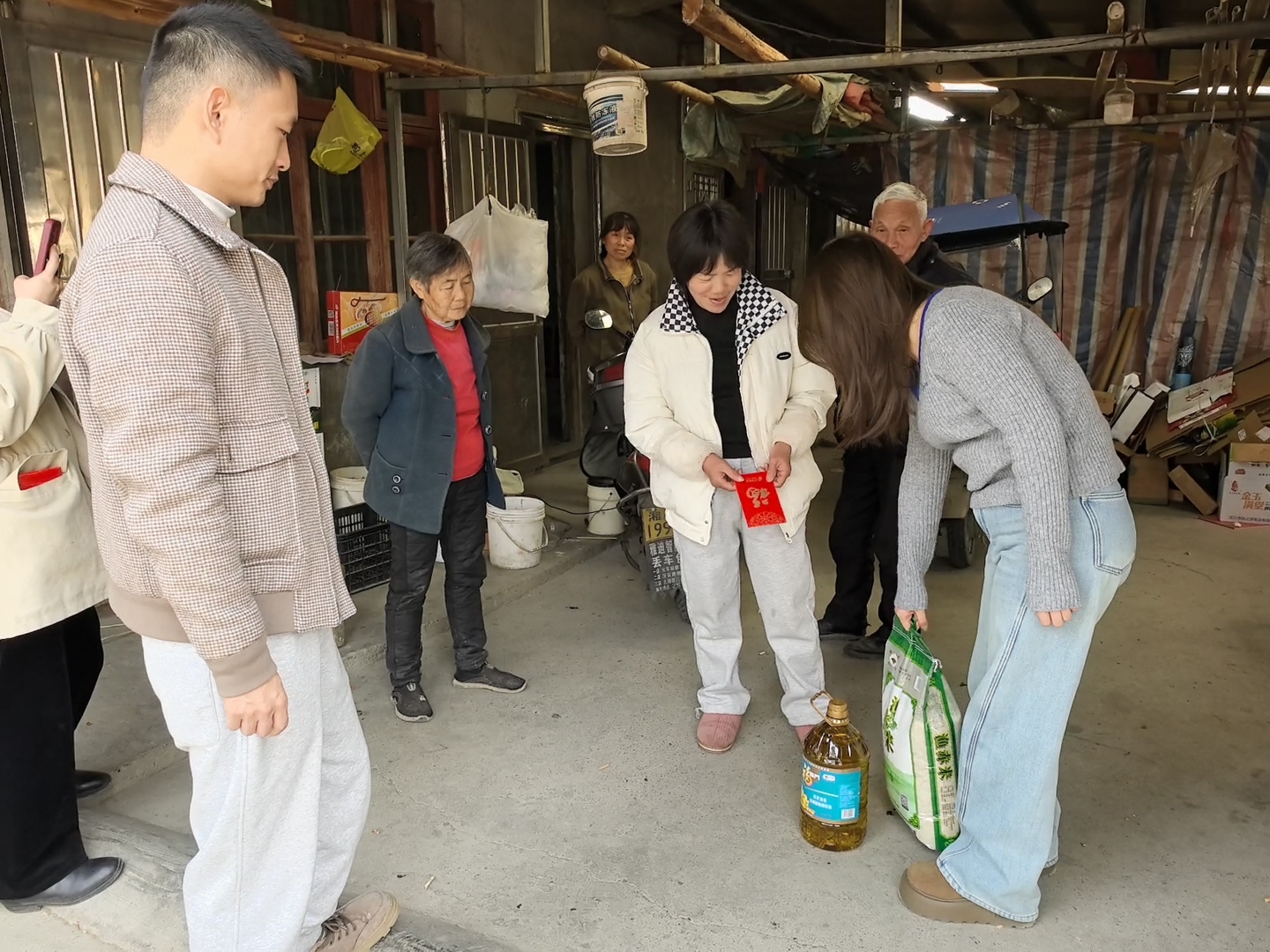 牛鼻滩镇：开展春节慰问活动 情暖人心促发展