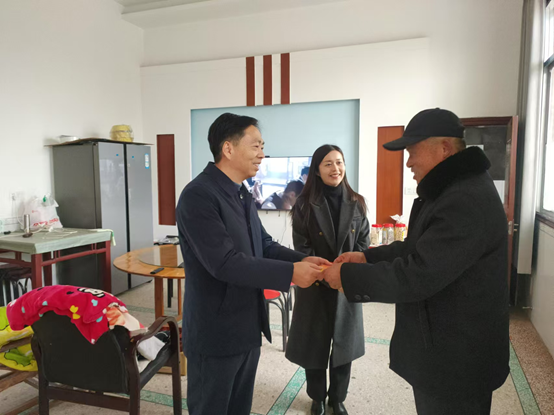 双桥坪镇：寒冬慰问传爱心 走访关怀暖人心