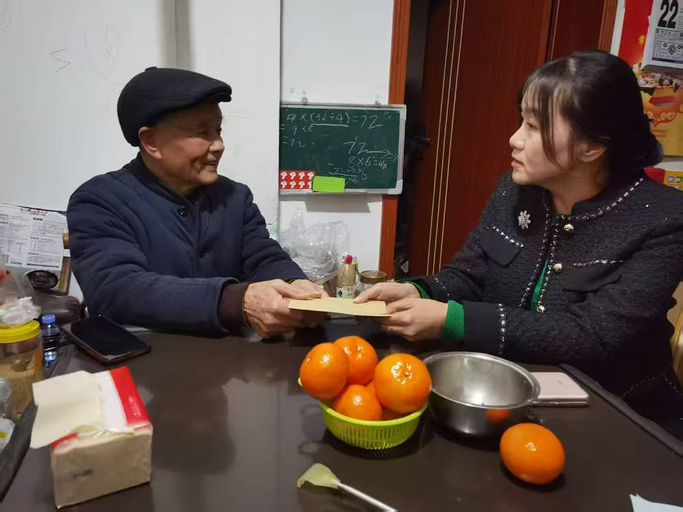 鼎城区档案馆：走访慰问退休老干部