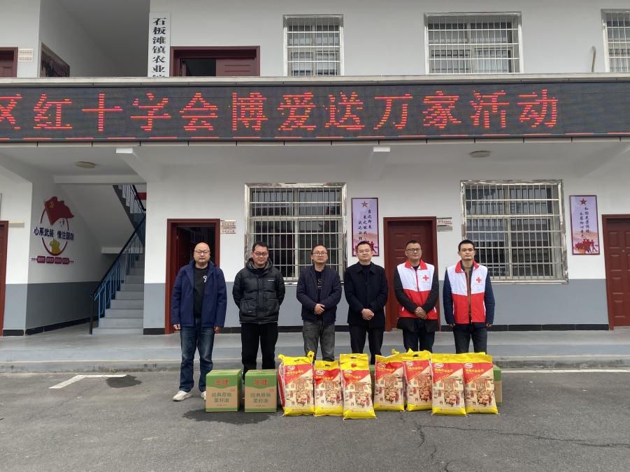 石板滩镇：春节走访送温暖  真情慰问暖人心